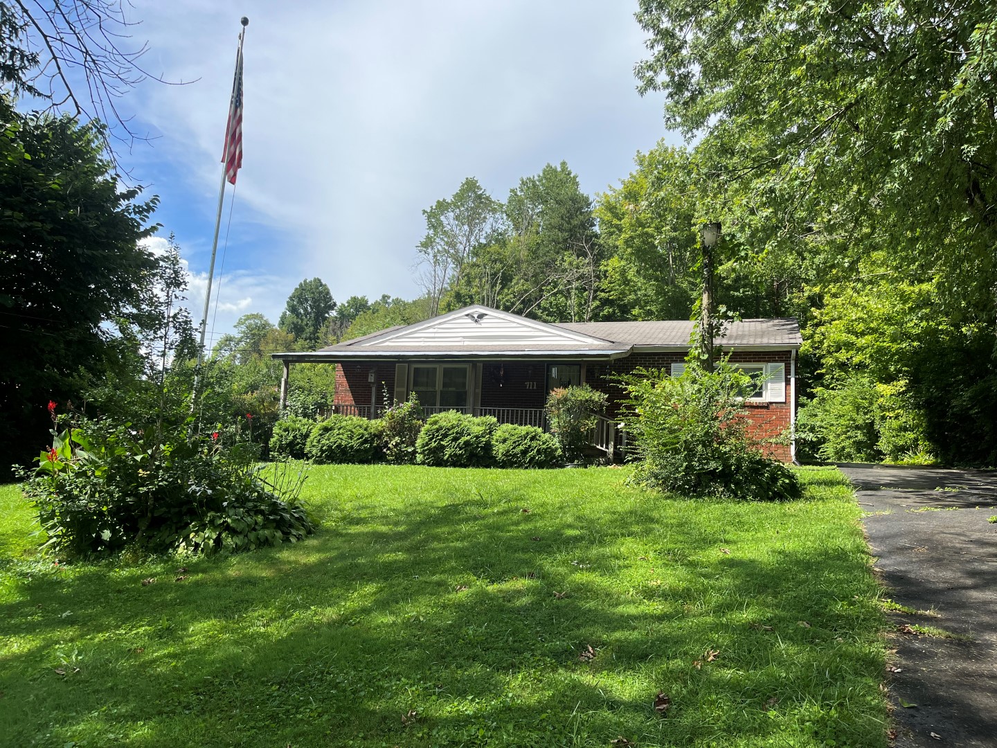 711 Woodcliff Road Monterey, TN 38574 - Absolute Auction