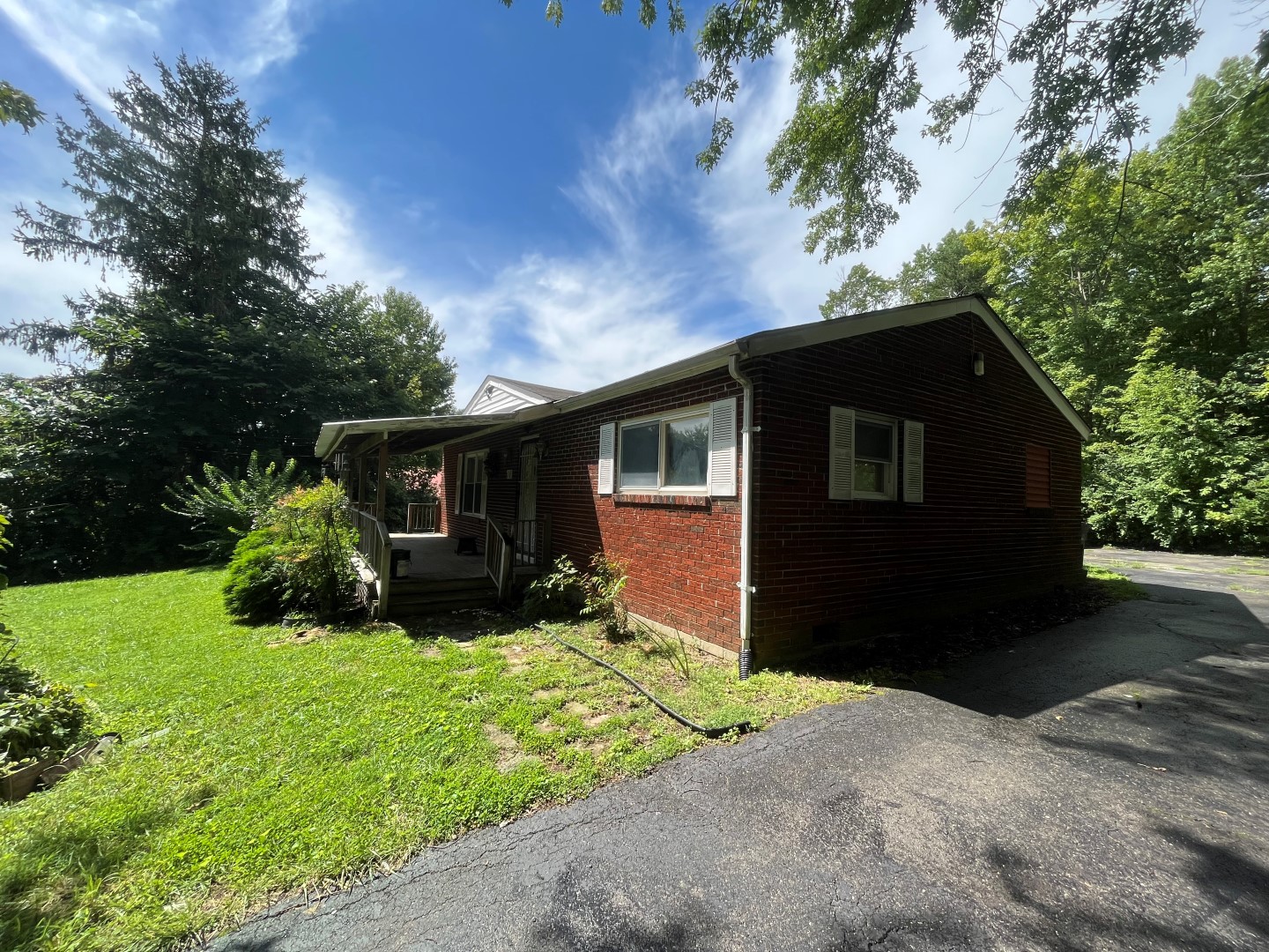 711 Woodcliff Road Monterey, TN 38574 - Absolute Auction