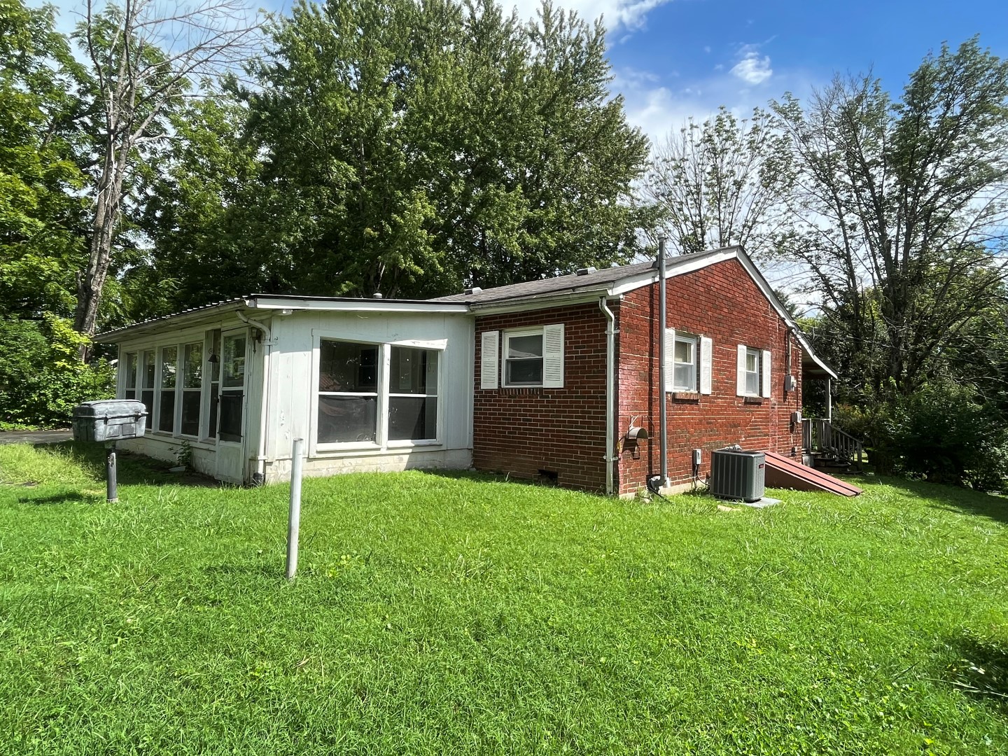 711 Woodcliff Road Monterey, TN 38574 - Absolute Auction