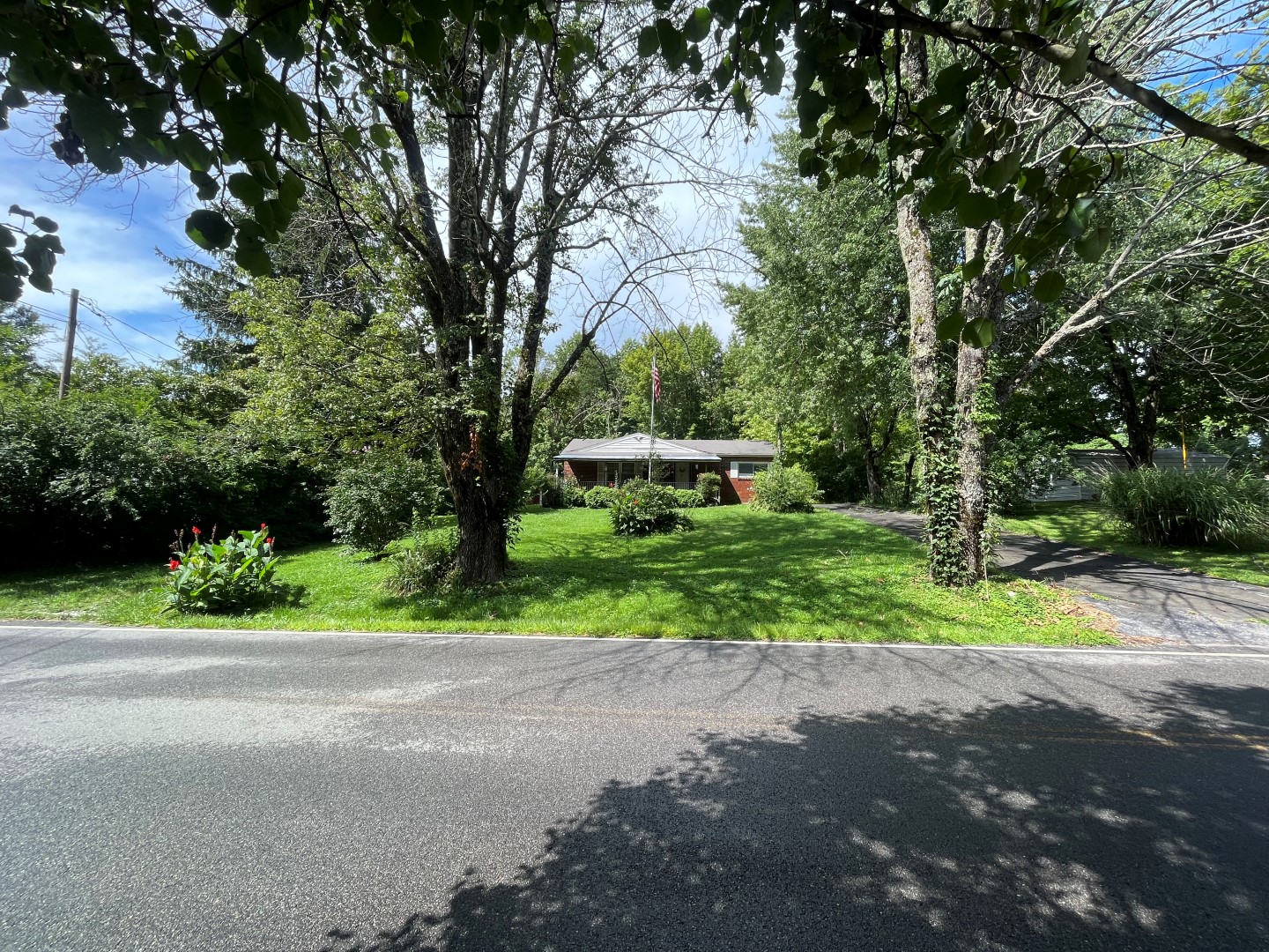 711 Woodcliff Road Monterey, TN 38574 - Absolute Auction
